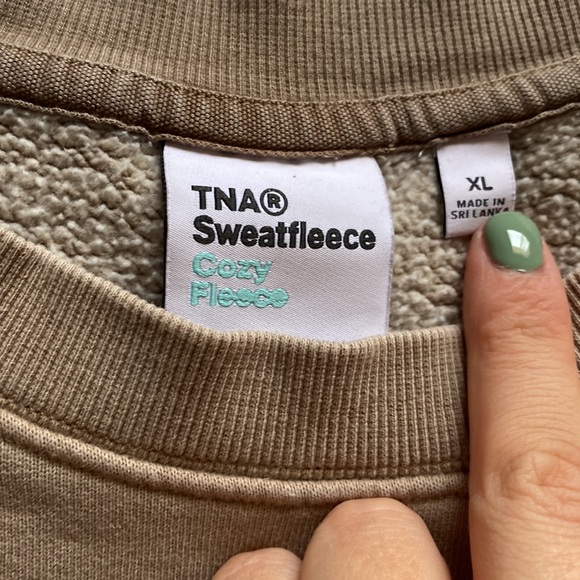 Aritzia TNA Cozy Fleece Sweatshirt - Picture 3 of 4